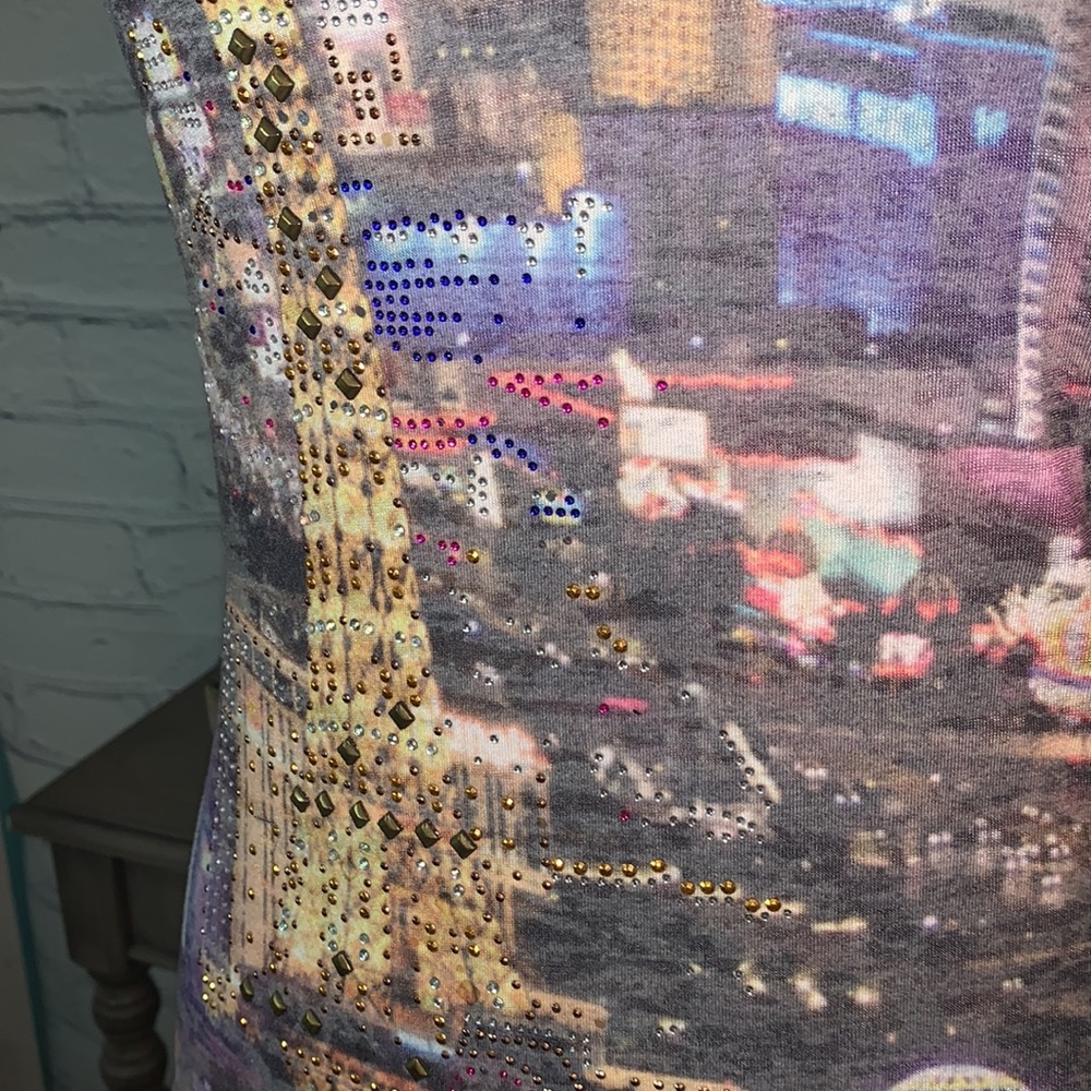 💜 HELLO VEGAS! Beautiful embellished Las Vegas strip t-shirt. Size L - Picture 7 of 11